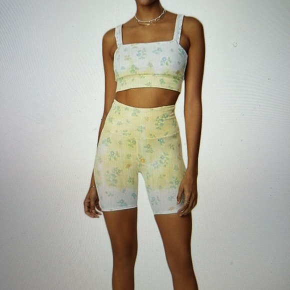 Bandier x Sincerely Jules The Rue Ruffle Bra and Biker Shorts - Picture 4 of 12